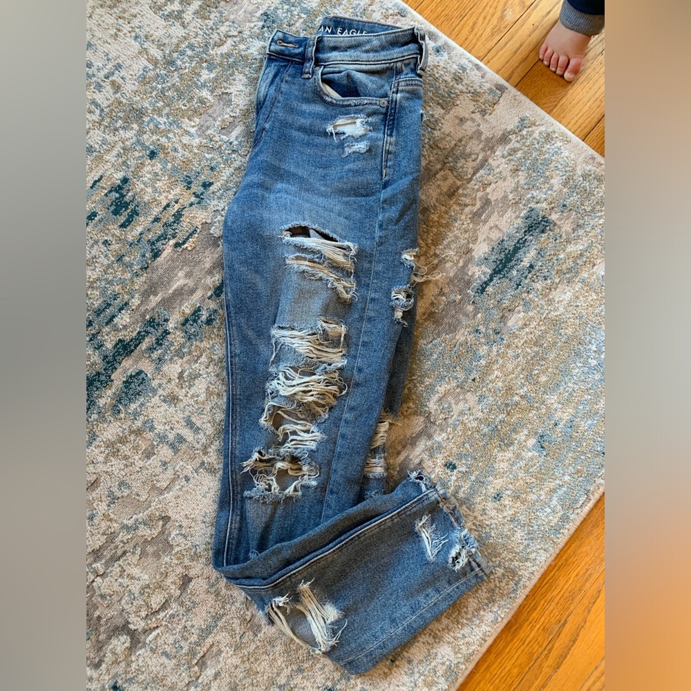 American Eagle mom jean. 00 regular